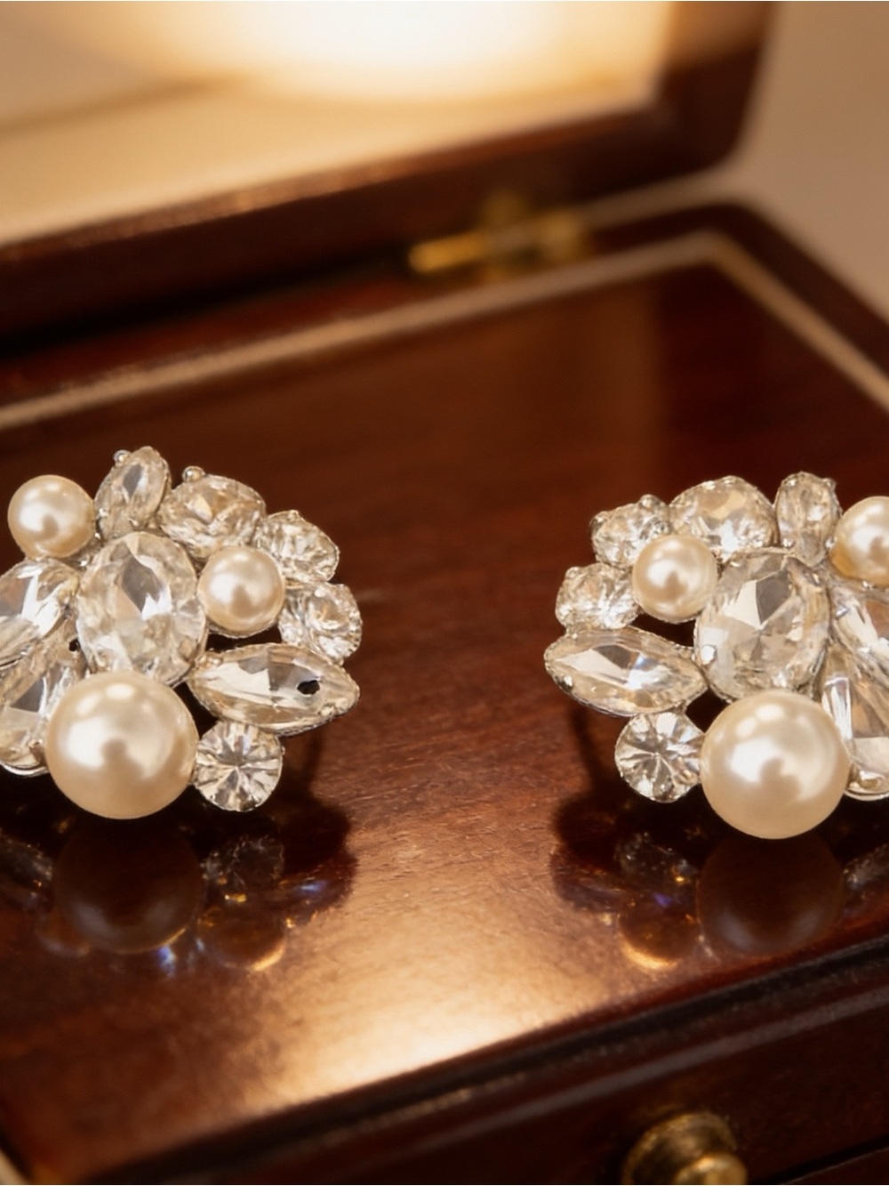 Pearl & Crystal Bridal Cluster Stud Earrings Vintage Silver Tone Elegant Wedding